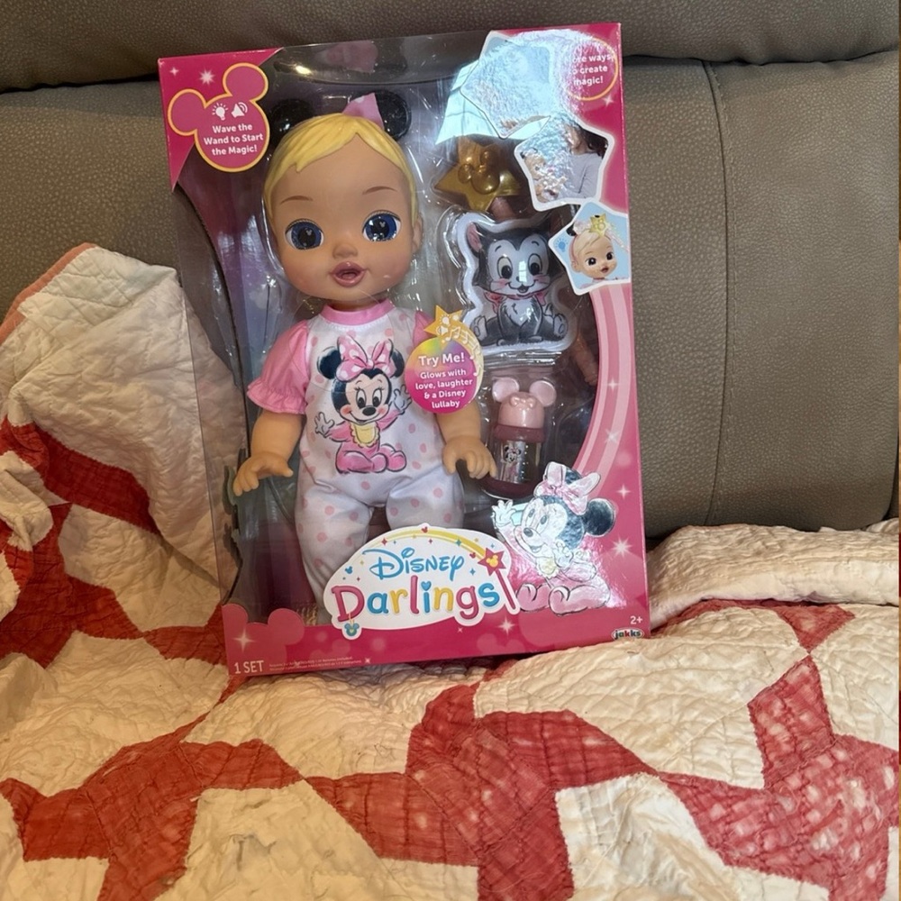 Disney Darlings Doll - Minnie